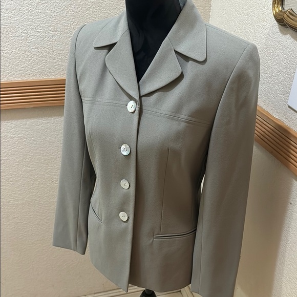 Atrium Collection Elegant Sage Green Button Down Blazer Size 4 - Picture 8 of 9